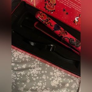 Amika ceramic hair styler